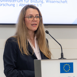 Begrüßungsworte Adina Hoffmann-Reumüller (Vertretung der EK)
