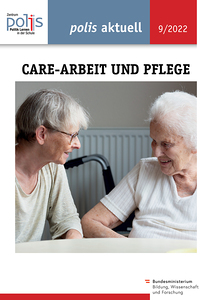 Zwei ältere Frauen sitzen einander zugewandt an einem Tisch. 