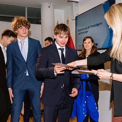 Verleihung Urkunde Preis 'Wir sind Europa', VBS Schönborngasse, Bruno Bodrozic