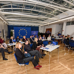 Sicht des Raumes mit Publikum