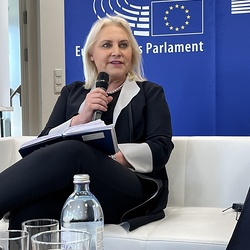 Europaabgeordnete Angelika Winzig