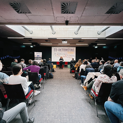 Jahrestagung EUropa in der Schule - Moderation Patricia Hladschik von Zentrum polis