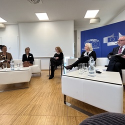 Im Anschluss daran fand eine Podiumsdiskussion statt.