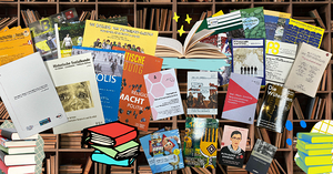 Bunte Mischung aus Büchern und Zeitschriften, die vor einem Bücherregal drapiert sind.